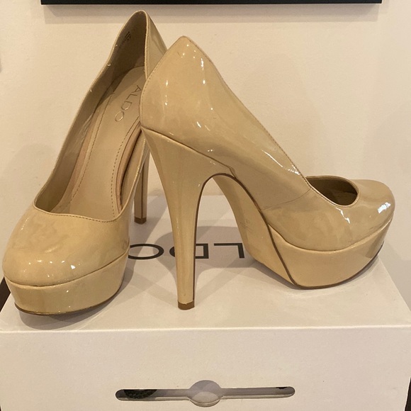 NUDE HEELS